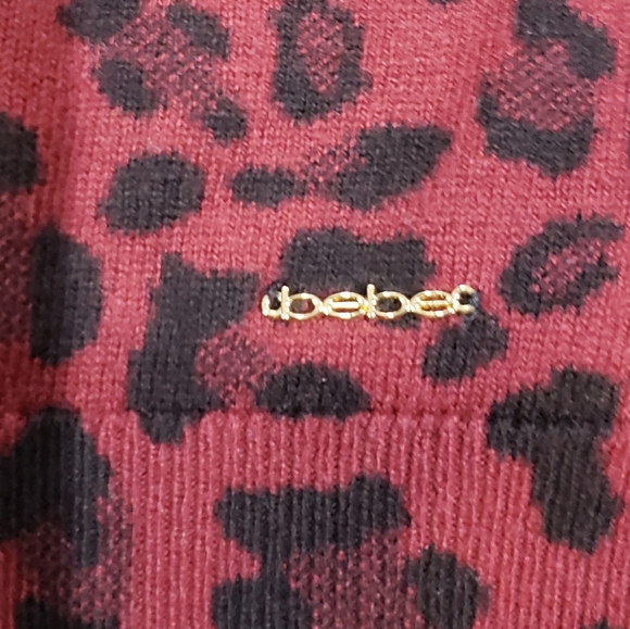 Bebe Red Leopard Print Sweater Ruby Red Black Keyhole Neck - Picture 2 of 6